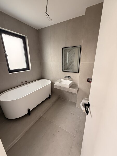 Bragadiru- Ilfov Casa premium 5 camere /3 bai /circuit inchis